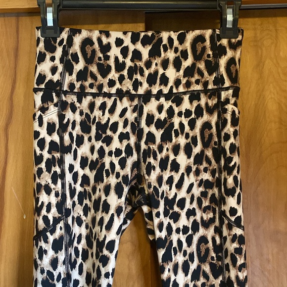 Victoria's Secret Incredible Essential High Rise Legging - Picture 3 of 7